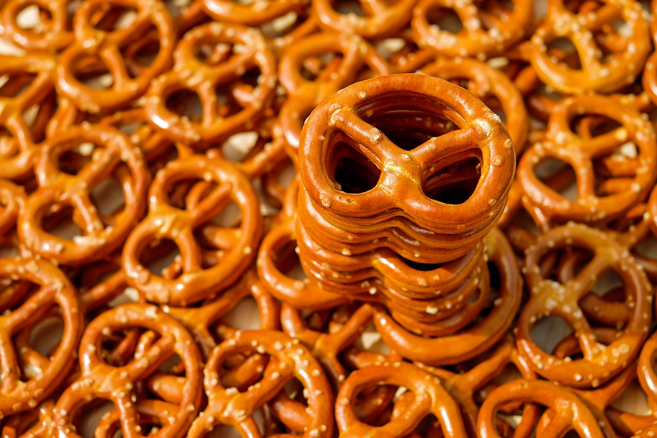 pretzels, baked goods, crispy-2759994.jpg